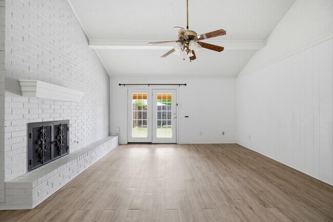 Building Photo - 7909 Albany Ave
