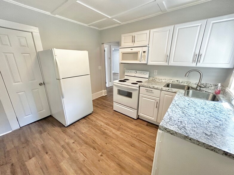 Building Photo - 224 Walker Ave