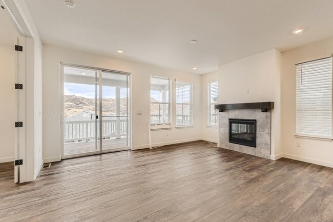 Building Photo - **** SPECIAL OFFER: 1 Month Rent FREE, if lease by July 1st week ******  Beautiful two-story home...