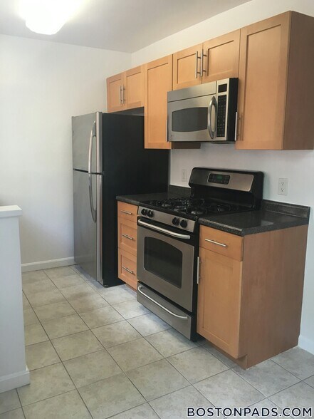 Building Photo - 60 Brattle St