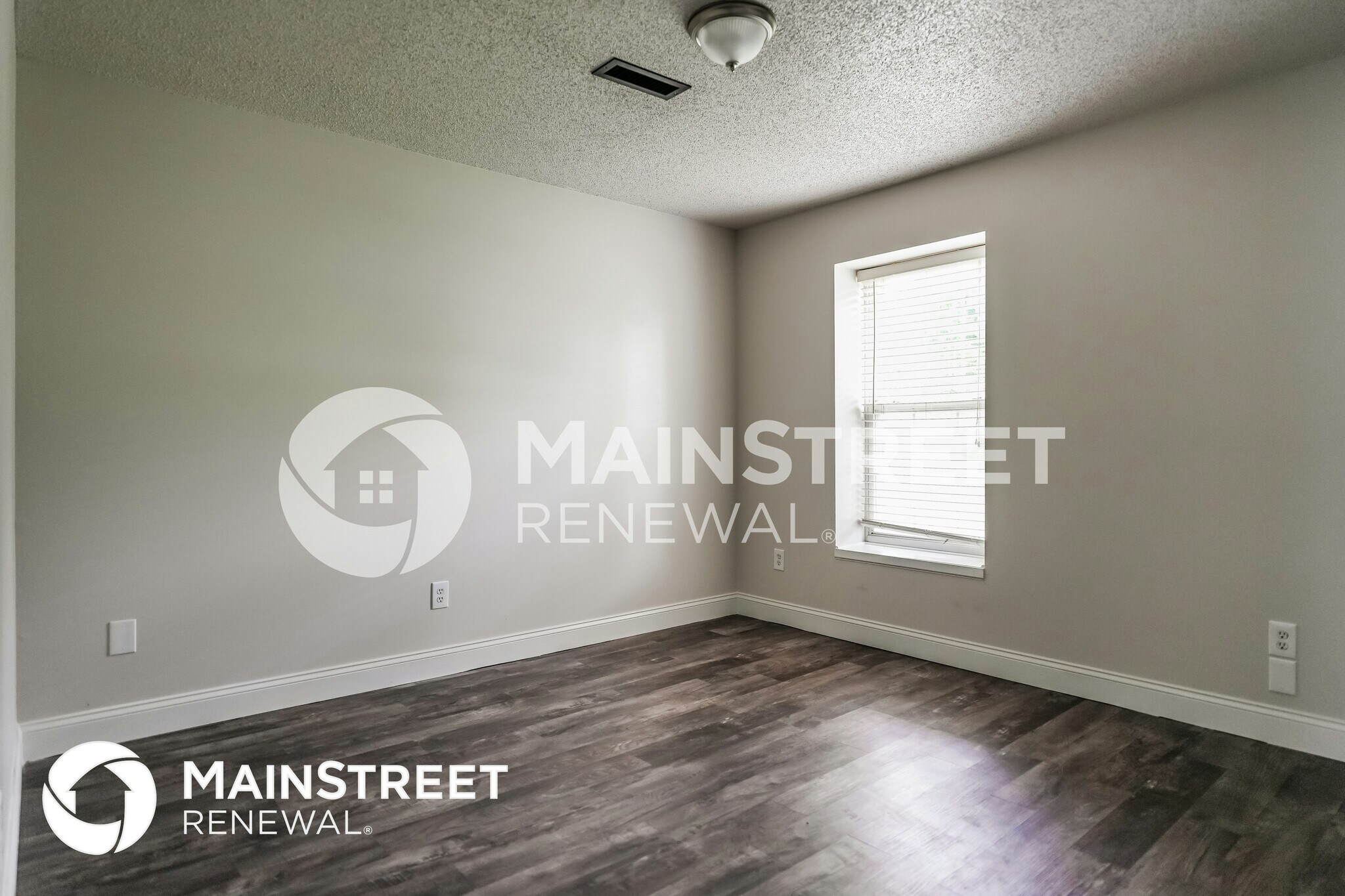 Building Photo - 820 SW Meadowood Dr