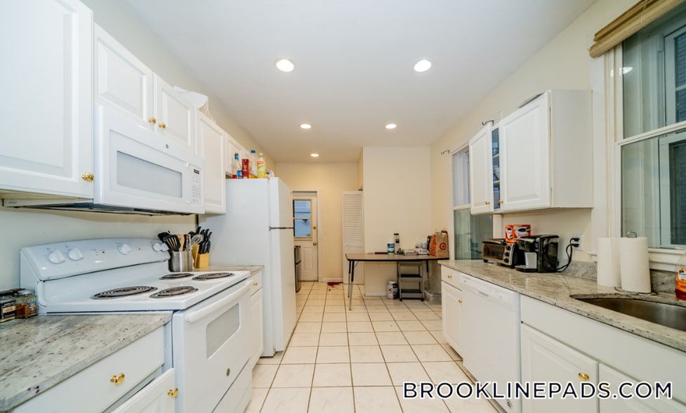 Building Photo - 81 Gibbs St