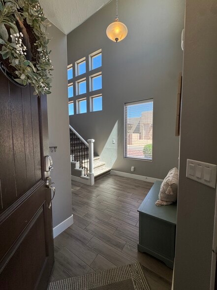 Building Photo - 1610 W Canyon Tree Dr