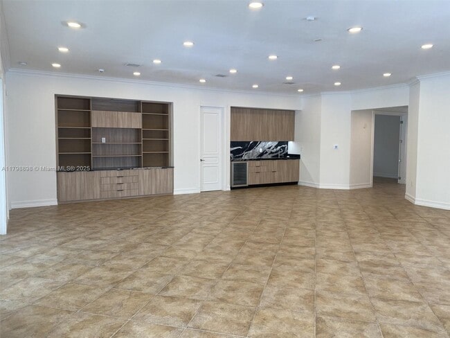 Building Photo - 2422 S Miami Ave