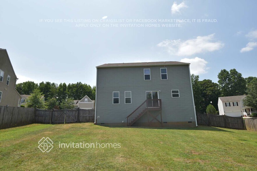 Building Photo - 120 Woodcreek Ln