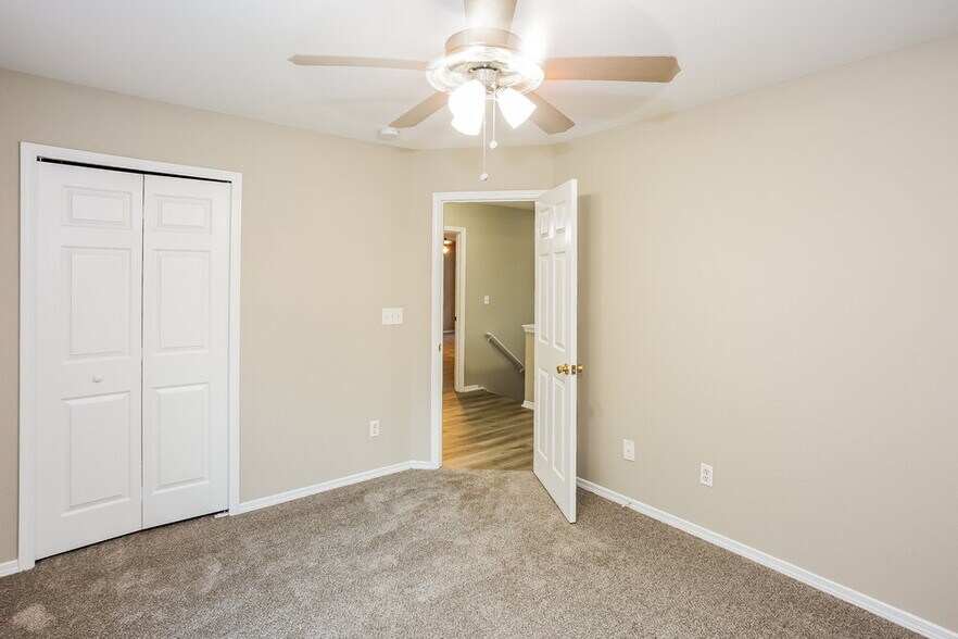 Building Photo - 3031 Buckleigh Dr