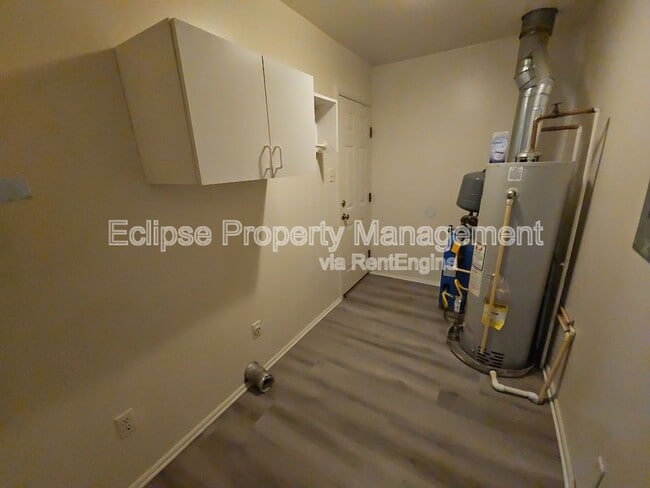 Building Photo - 208 Maple Dr