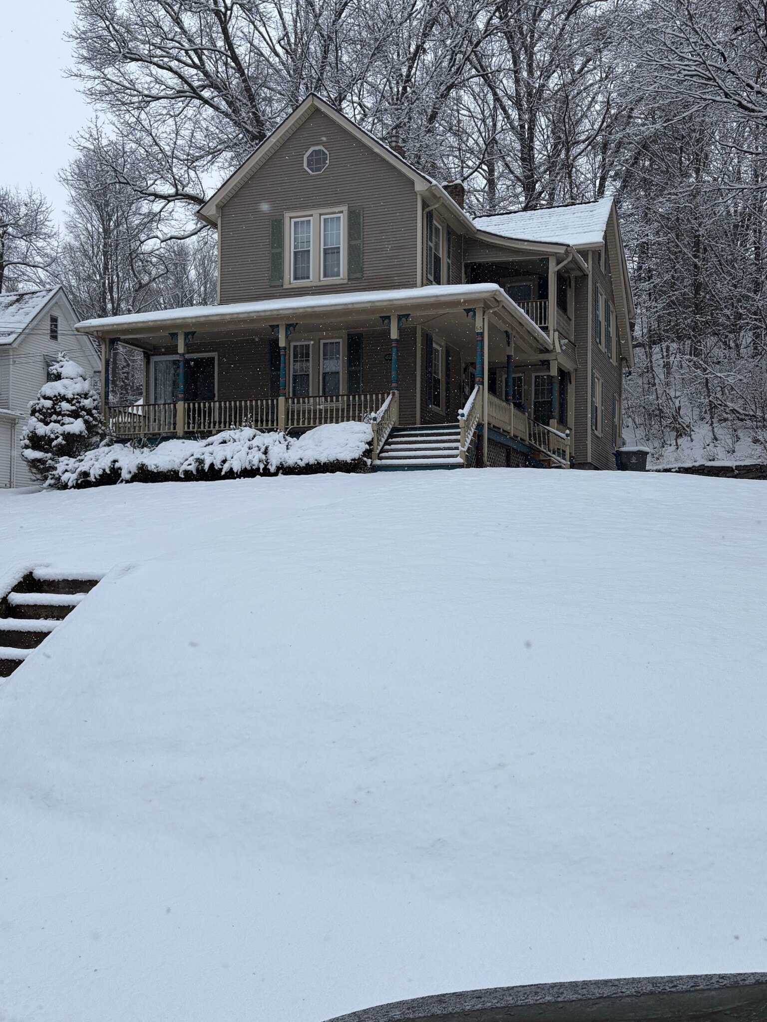 Building Photo - 65 Ingraham St