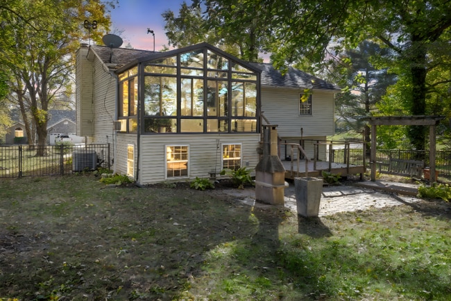 Building Photo - 1755 Fountainbleu Dr