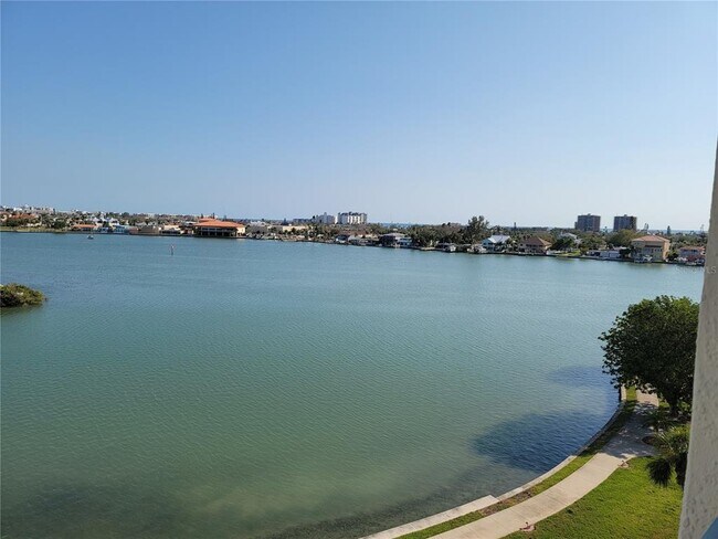 Building Photo - 7912 Sailboat Key Blvd S