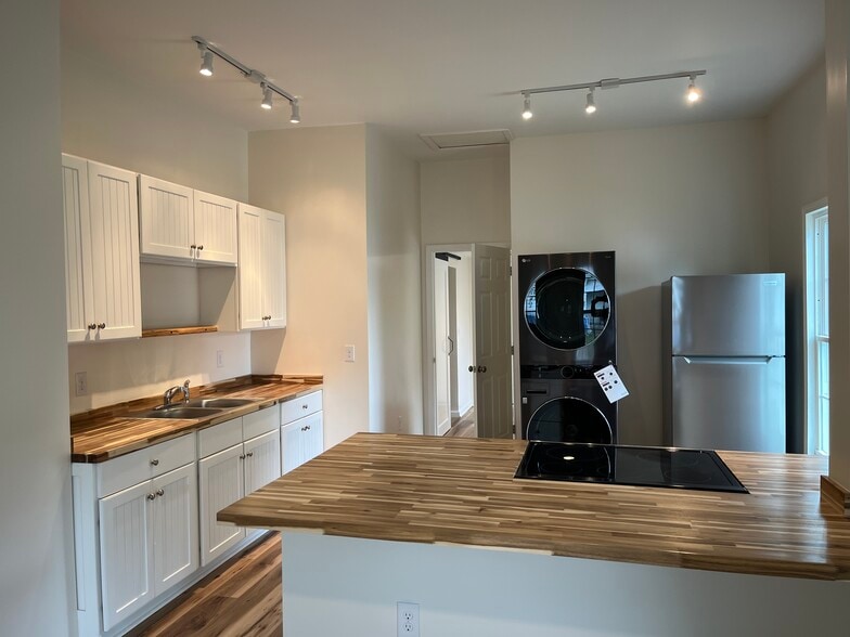 Side A kitchen - 900 Elm St