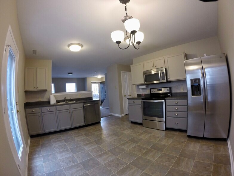 Kitchen - 10223 Cumberland Pointe blvd