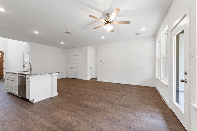 Building Photo - 1207 Chestnut Ct