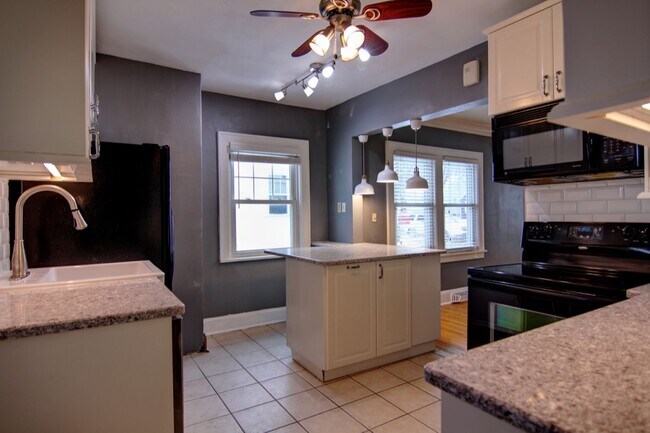 Breakfast nook near window - 5427 Xerxes Ave S
