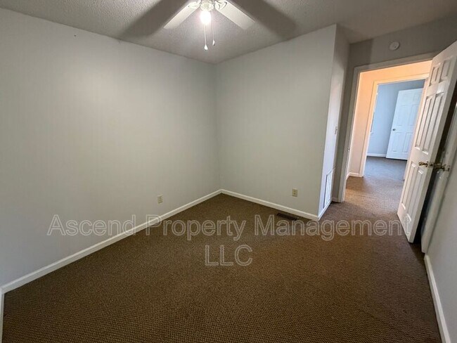 Building Photo - 2703 NW Georgetown Dr