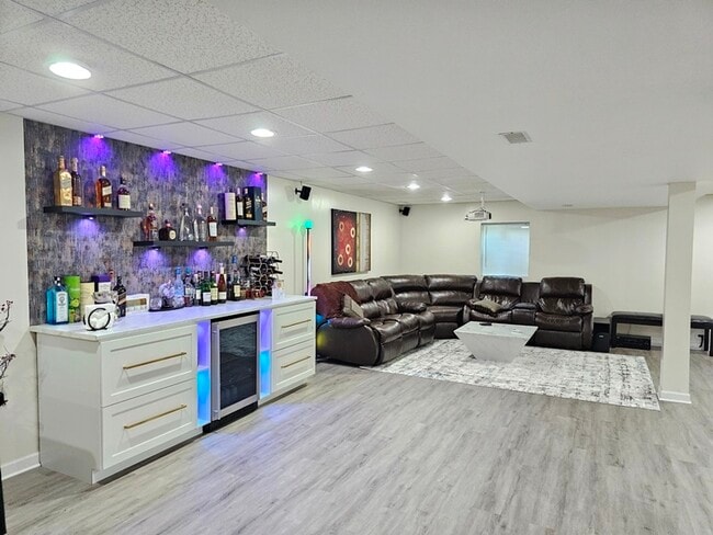 Building Photo - 3730 Baybrook Dr