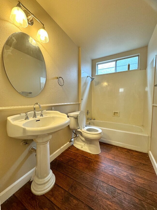 Building Photo - 5024 Rodeo Cir
