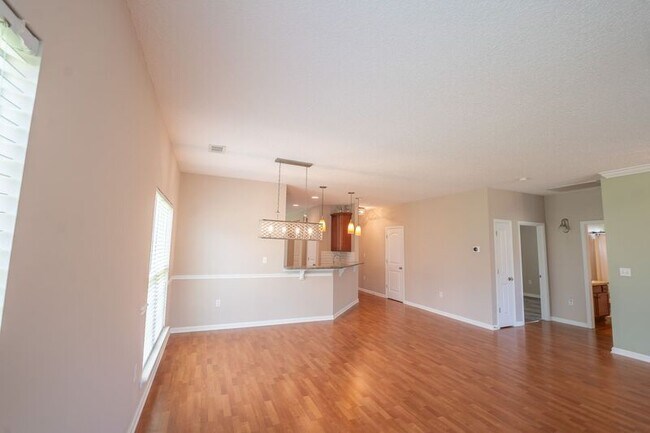 Building Photo - 10 Arbors Cir