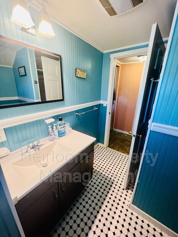 Building Photo - 2619 N 21st St