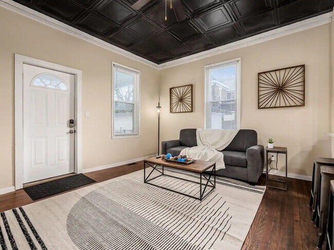 Building Photo - 164 E Mithoff St