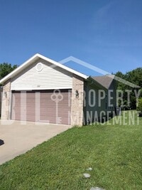 Building Photo - 3 Bedroom 2 Car Garage Duplex in Branson