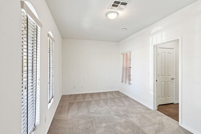Building Photo - Lovely Northwest Gated Community Home