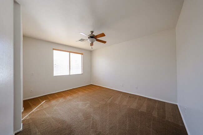 Building Photo - Charming 4 Bed 2 bath 2 Car Garage Home in...