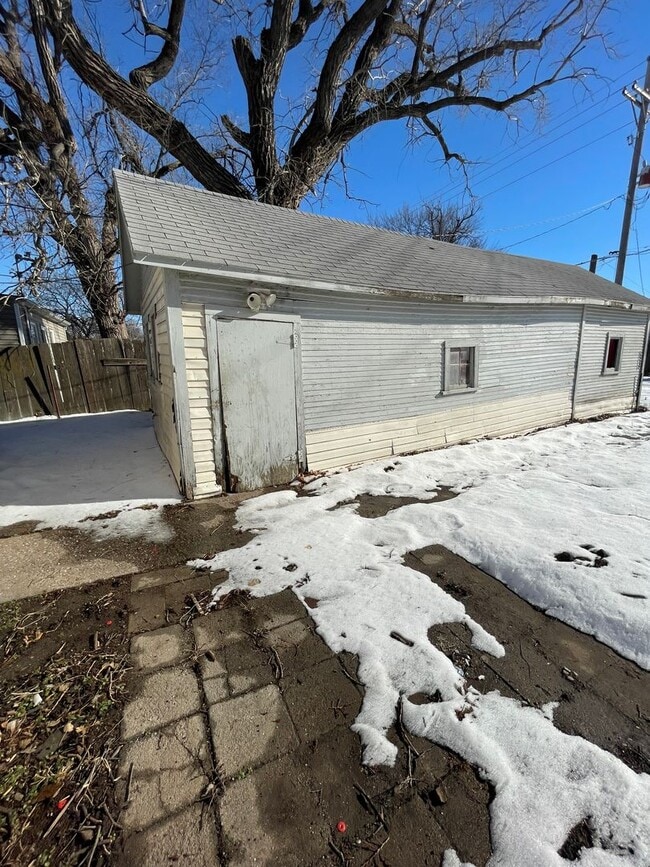 Building Photo - Affordable 3 Bedroom 1 Bath in Hutchinson