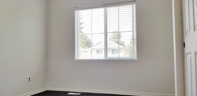Building Photo - Move in Ready! - Tumwater Hill home with 3...