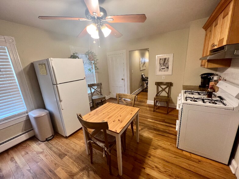 Building Photo - 30 Thorpe St