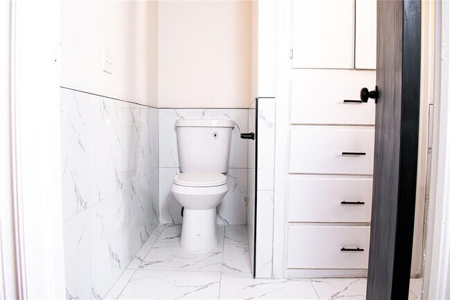 Building Photo - 10601 Tumilty Terrace