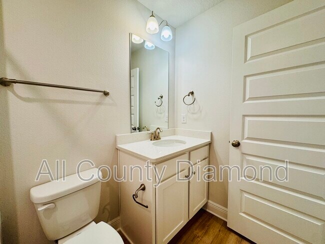 Building Photo - 10 Renea Cv