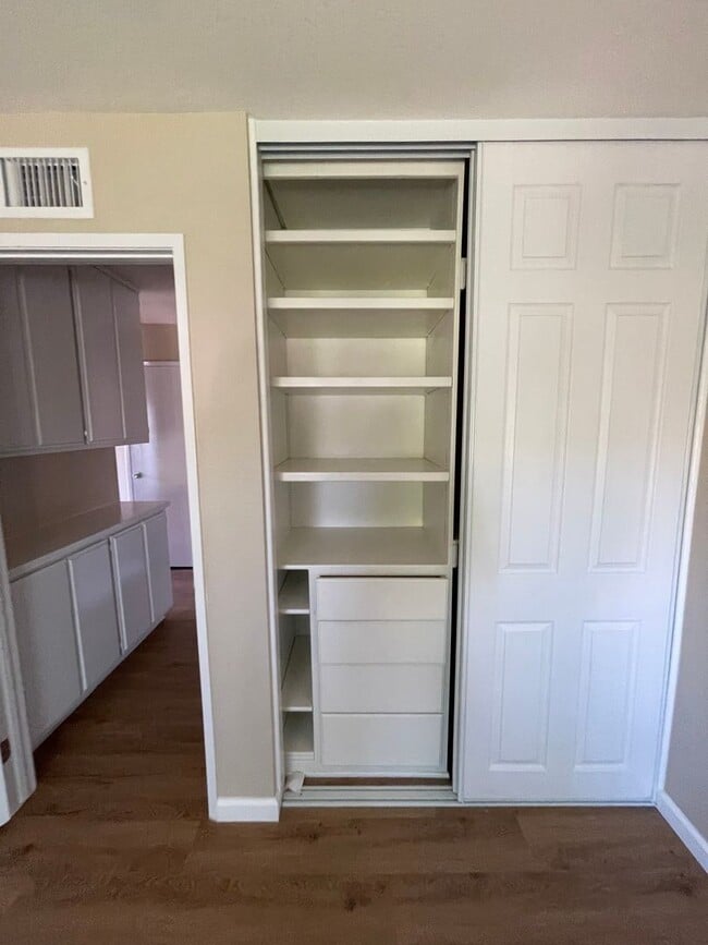 Building Photo - Great  Woodbridge Townhome!!