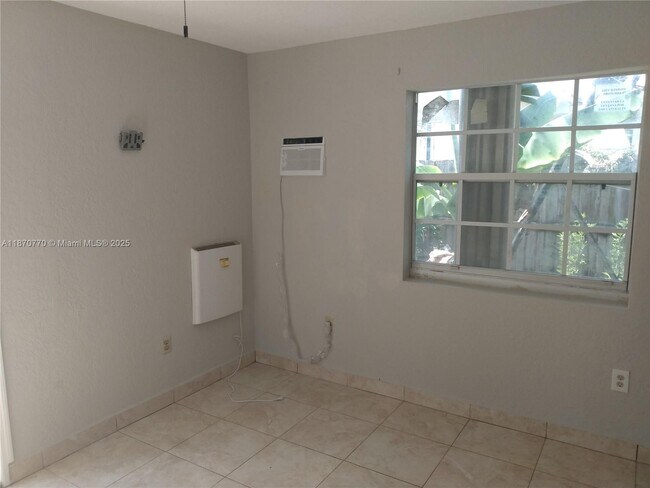 Building Photo - 980 NW 109th St