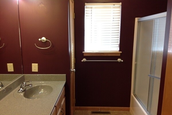 Building Photo - Beautiful 5 bedroom, 3 bathroom Country Home with Barn!