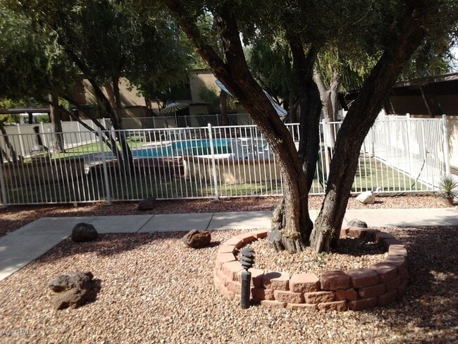 Building Photo - 1302 E Maryland Ave