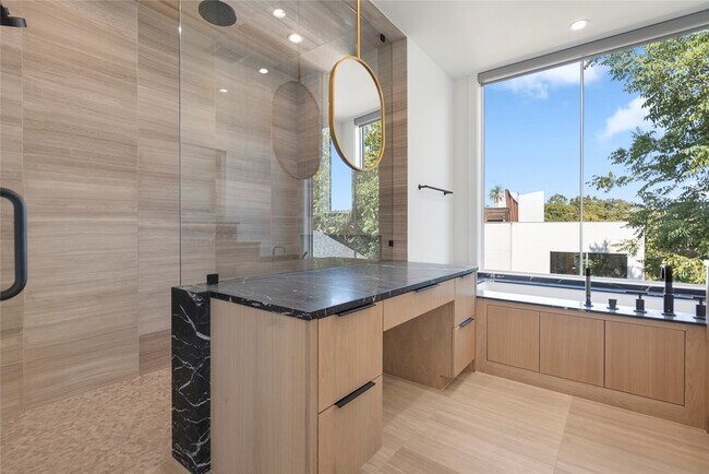 Building Photo - 3619 Springbrook St