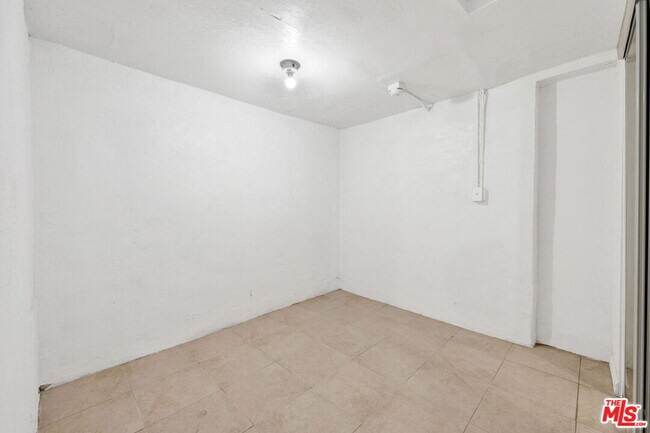 Building Photo - 225 E Garfield Ave