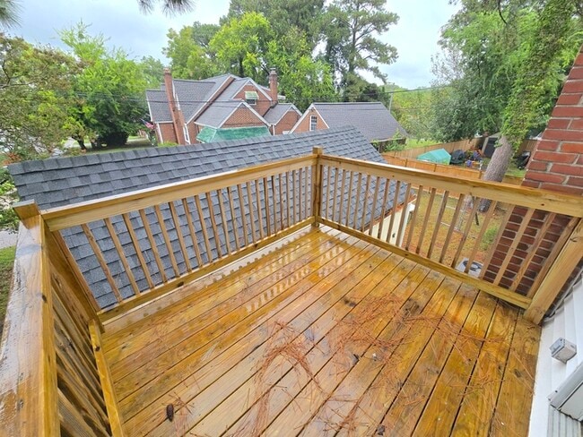 Building Photo - CUTE & COZY 2BED/1BATH DUPLEX FOR RENT - U...