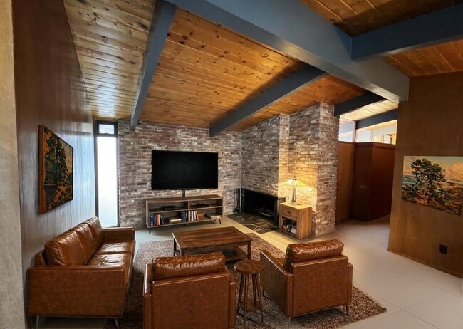 Building Photo - 4144 San Martin Way