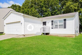 Building Photo - 3 Bedroom Pet-Friendly Home in COLUMBUS, OH with Main Street Renewal