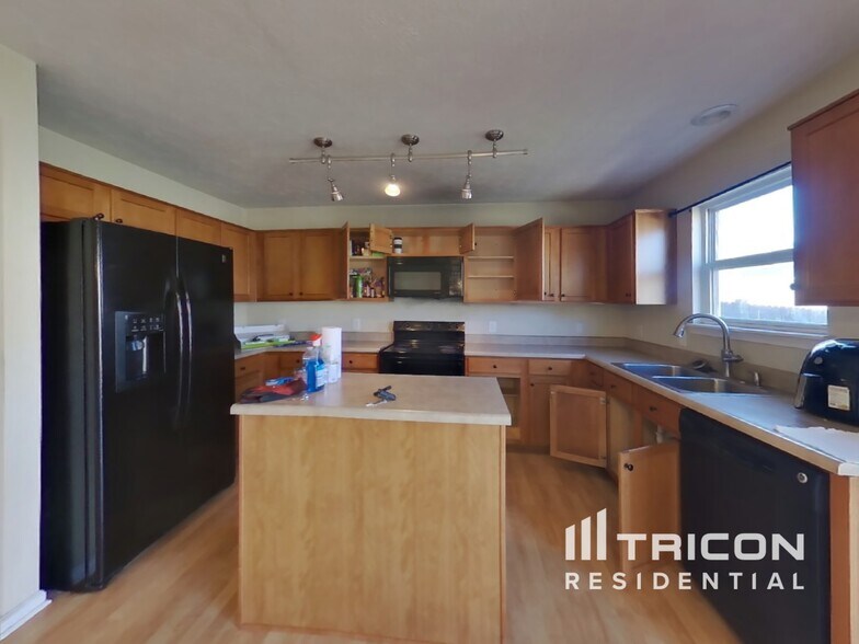 Building Photo - 8146 Birchfield Dr