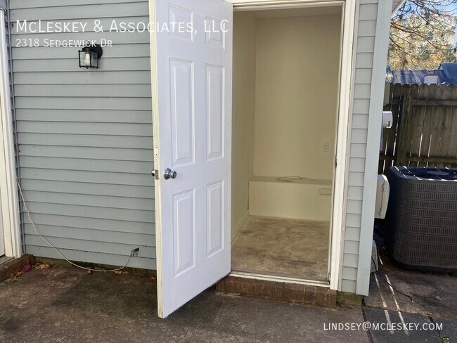 Building Photo - 2318 Sedgewick Dr