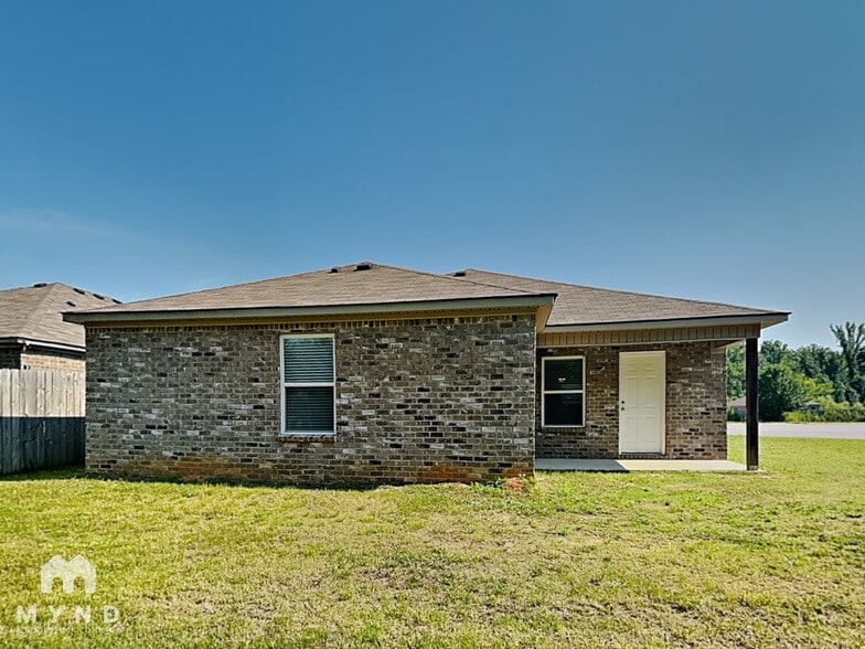 Building Photo - 816 The Heights Ln