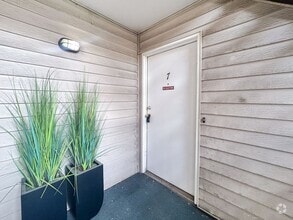 Building Photo - $0 DEPOSIT OPTION!!! CHARMING GARDEN-LEVEL...