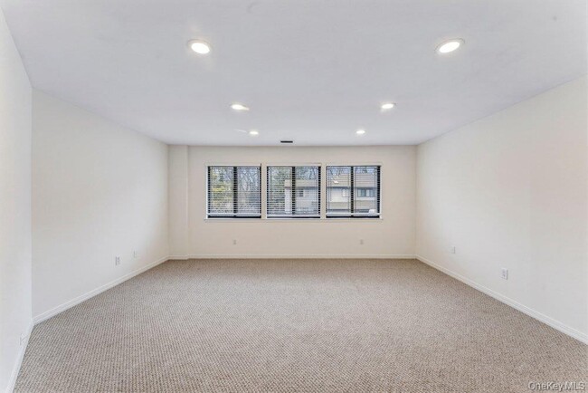 Building Photo - 124 Foxwood Dr