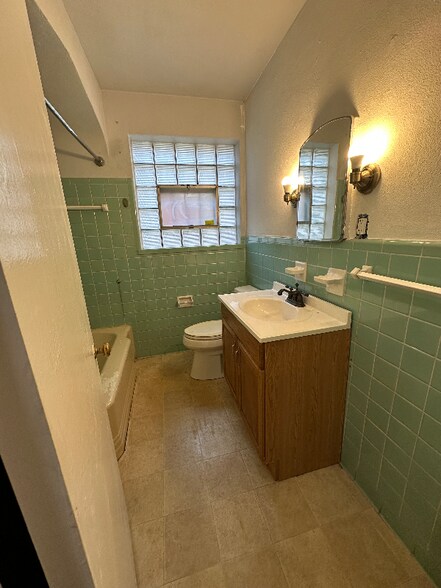 Building Photo - 1652 Grape Ave