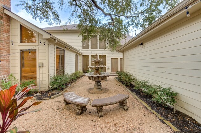 Building Photo - 714 Last Arrow Dr