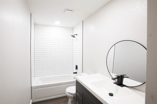 Building Photo - 1929 N Lake Trail