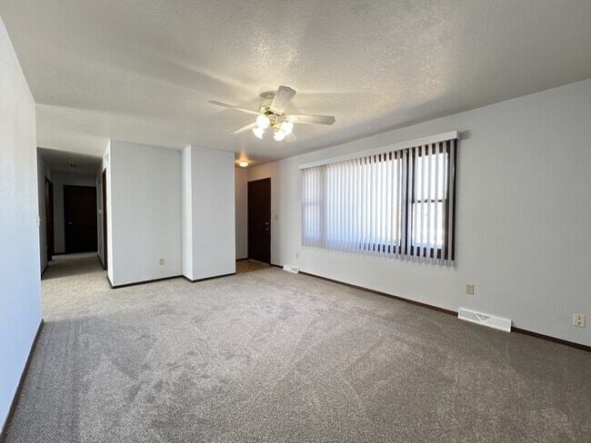 Building Photo - 3690 Keystone Dr